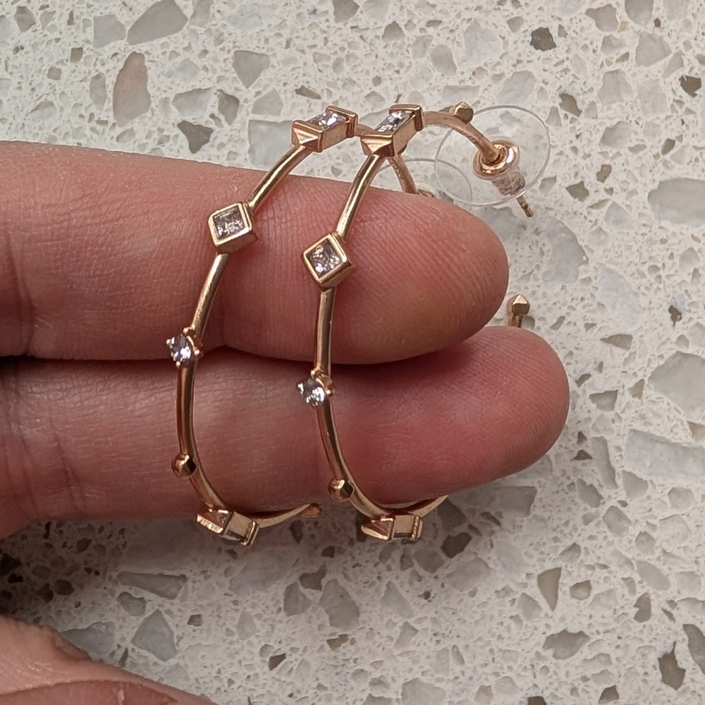 Kendra Scott Rhoan Rose Gold Hoop Earrings - Picture 3 of 5